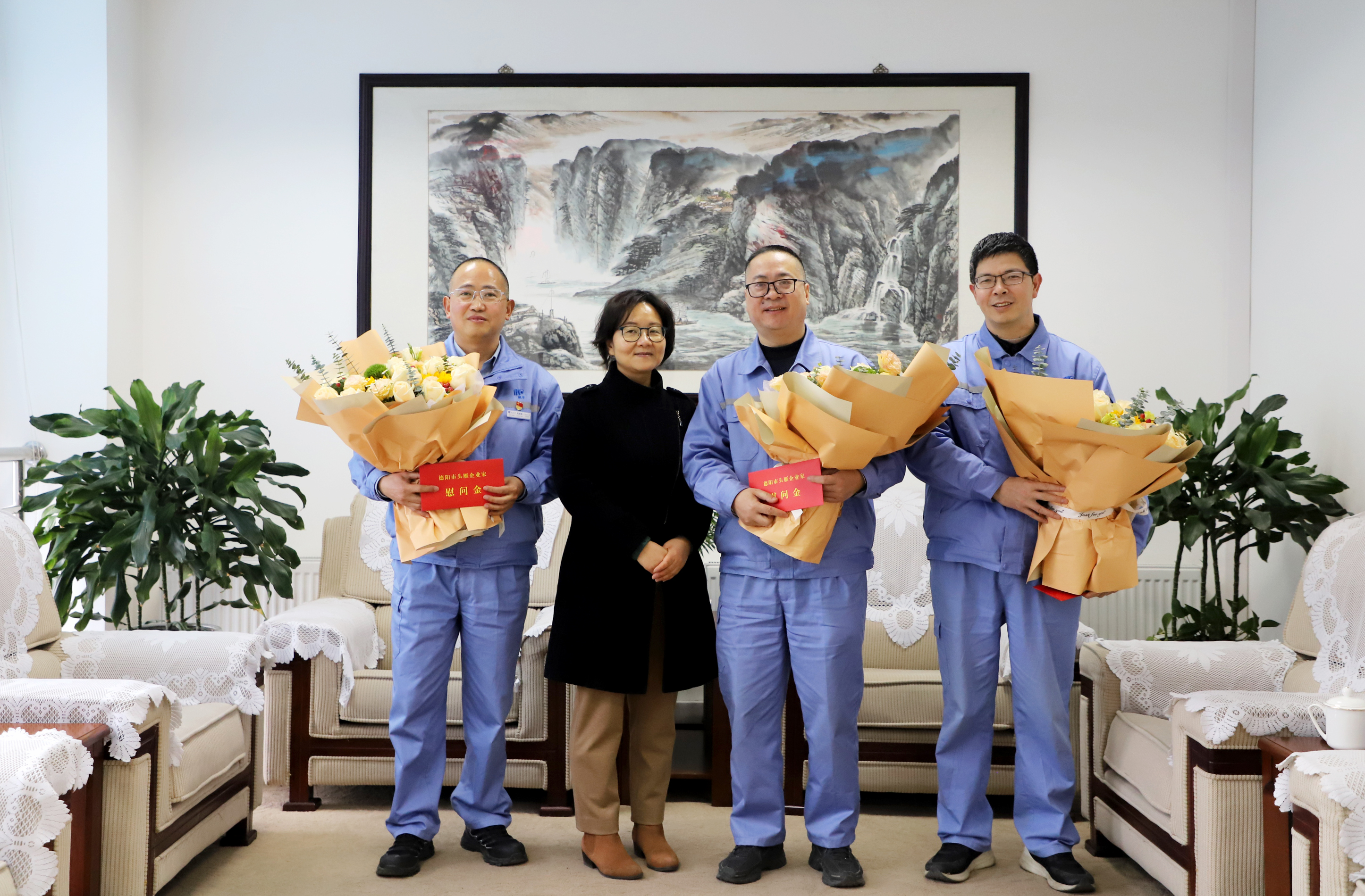 幸福美豐年：德陽(yáng)經(jīng)開(kāi)區(qū)到化肥分公司慰問(wèn)頭雁企業(yè)家